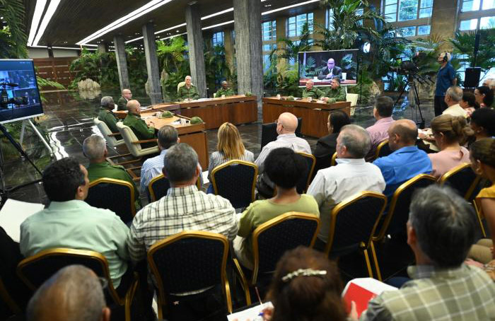  Se instó a mantener la comunicación sistemática con la población. 