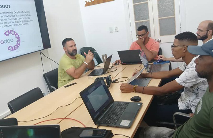 Muy calificados, brindan provechosas soluciones informáticas