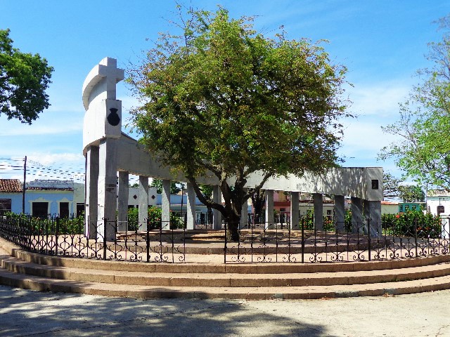 Actual parque del Carmen, donde fue fundada, el 16 de julio de 1689 la ciudad de Santa Clara, cuna del primer poeta criollo
