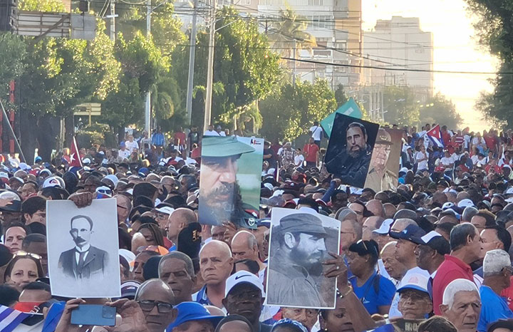 Asiste Díaz-Canel a acto por aniversario de la proclamación socialista