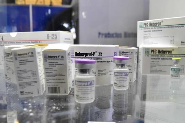Heberprot-P 25 en el pabellón de Farmacuba en la XXXI Feria Internacional de La Habana, FIHAV 2013, en el recinto ferial de Expocuba, el 3 de noviembre de 2013. AIN FOTO/Roberto MOREJÓN RODRÍGUEZ