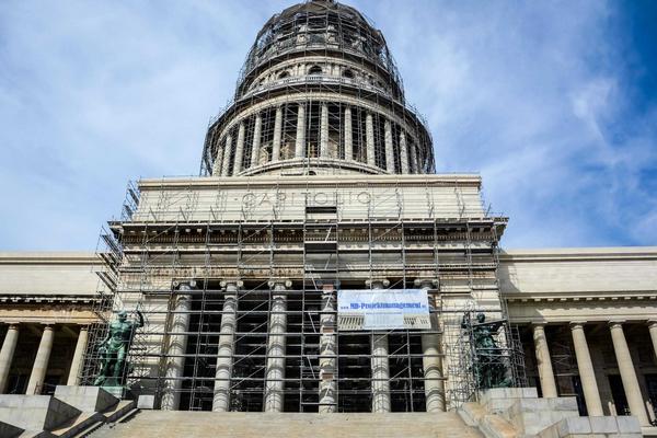 Situado en el centro de La Habana, entre las calles Prado, Dragones, Industria y San José, se encuentra el Capitolio Nacional, el cual es sometido a una reparación capital, 17 de marzo de 2016. ACN FOTO/Abel PADRÓN PADILLA