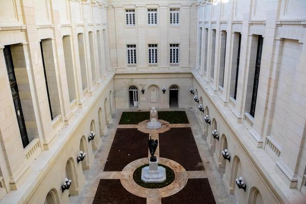 Las áreas reparadas del Capitolio Nacional le devuelven a la instalación la condición de uno de los iconos arquitectónicos de La Habana, Cuba, 17 de marzo de 2016. ACN FOTO/Abel PADRÓN PADILLA