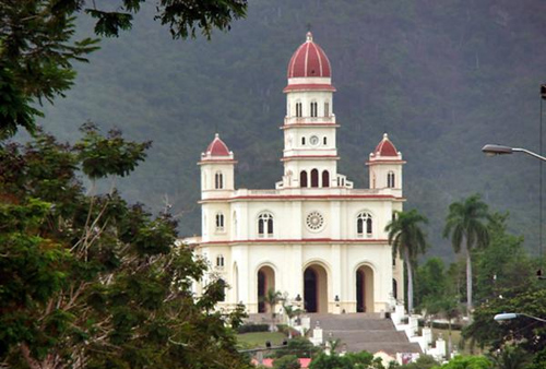 El Santuario Basílica Nacional de Nuestra Señora de la Caridad del Cobre, en Santiago de Cuba, se encuentra listo para la visita pastoral del Papa Francisco. 19 de septiembre de 2015. AIN