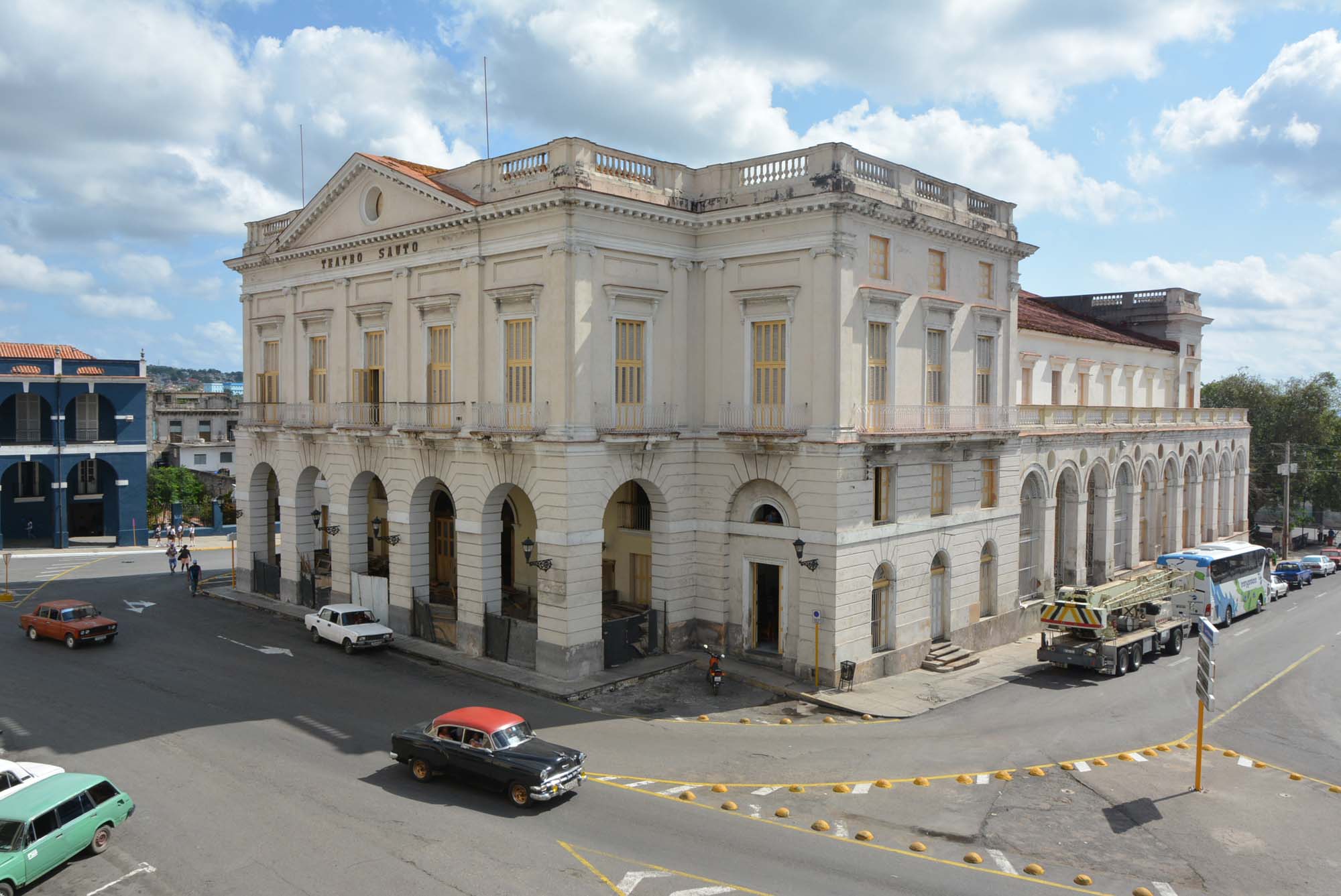 EEl Teatro Sauto, Monumento Nacional, sobresale entre las edificaciones situadas en la PLaza de La Vigía, de la cubana ciudad de Matanza