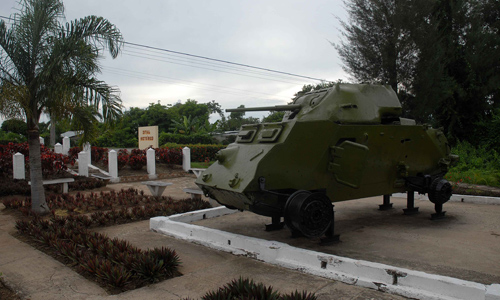 Tanqueta  tomada al ejercito de batistiano durante el ataque por el Ejército Rebelde al poblado de Alto Songo, en la provincia d Santiago de Cuba. Foto: Miguel Rubiera/ACN Tanqueta  tomada al ejercito de batistiano durante el ataque por el Ejército Rebelde al poblado de Alto Songo, en la provincia d Santiago de Cuba. Foto: Miguel Rubiera/ACN