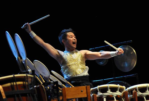 Concierto de Tambores Japoneses, Ritmo de la Naturaleza, por Eitetsu Hayashi y su Grupo, en el Teatro Mella, en La Habana, el 15 de octubre de 2015. AIN FOTO/Marcelino VAZQUEZ HERNANDEZ
