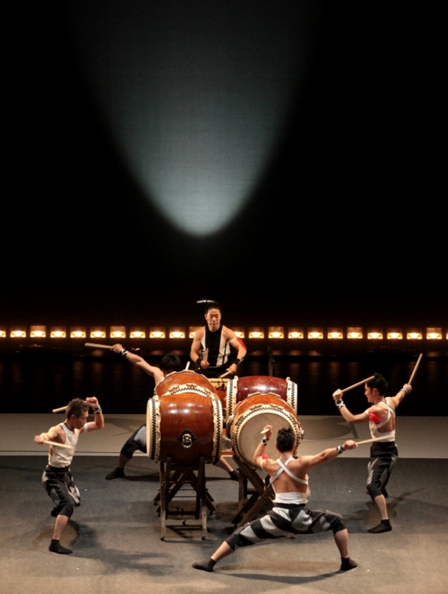 Tambor japones- Eitetsu Hayashi y su grupo Fu-un (1).jpg