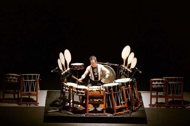 Tambor japones- Eitetsu Hayashi y su grupo Fu-un (2).jpg