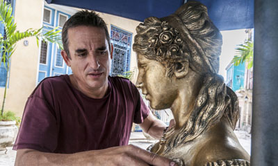 estatuilla_cecilia_1.jpg