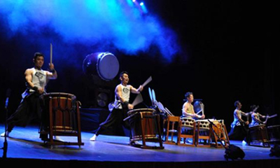 Concierto de Tambores Japoneses, Ritmo de la Naturaleza, por Eitetsu Hayashi y su Grupo, en el Teatro Mella, en La Habana, el 15 de octubre de 2015. AIN FOTO/Marcelino VAZQUEZ HERNANDEZ
