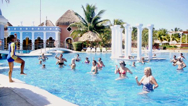 Actividades recreativas en el área de playa del hotel Iberostar Varadero, atractivo destino en la península de Hicacos a las puertas de la temporada alta del turismo en Cuba, provincia de Matanzas. 31 de octubre de 2013. AIN FOTO/Yenli LEMUS DOMÍNGUEZ