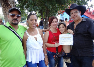 El campesiono santiaguero Ricardo Vega labora con resultados en la producción porcina y de aves, entre otros rubros.  Foto: TV Santiago