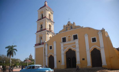Vista frontal de la Iglesia Parroquial Mayor San Juan Bautista, una de las joyas patrimoniales de la villa San Juan de los Remedios, que el año venidero arribará a su medio milenio de fundada, en Villa Clara, Cuba,15 de septiembre de 2014. AIN FOTO/Oscar ALFONSO SOSA