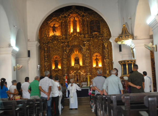 iglesia.parroquial-altar.jpg