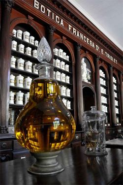 Fronton u Ojo de boticario, en el Museo Farmacéutico Ernesto Triolet, en la ciudad de Matanza, Cuba, el 9 de mayo de 2014. AIN FOTO/Roberto MOREJÓN RODRÍGUEZ