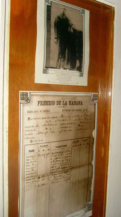 Documento -salvoconducto- que le entregaron a José María Sardá para trasladar al joven Martí a la Finca El Abra en la entonces Isla de Pinos. Foto: Roberto Díaz Matorrell/AIN